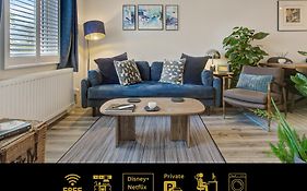 Stylish, Business Traveller Friendly Apartment, With Free Parking And Netflix