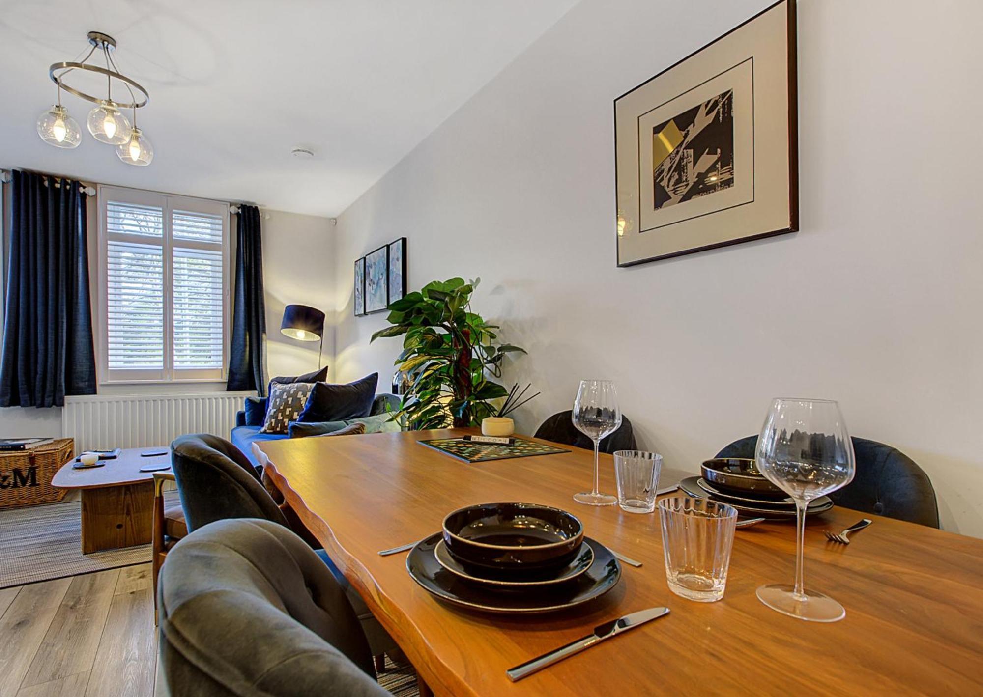 Stylish, Business Traveller Friendly Apartment, With Free Parking And Netflix Farnborough  Exterior photo