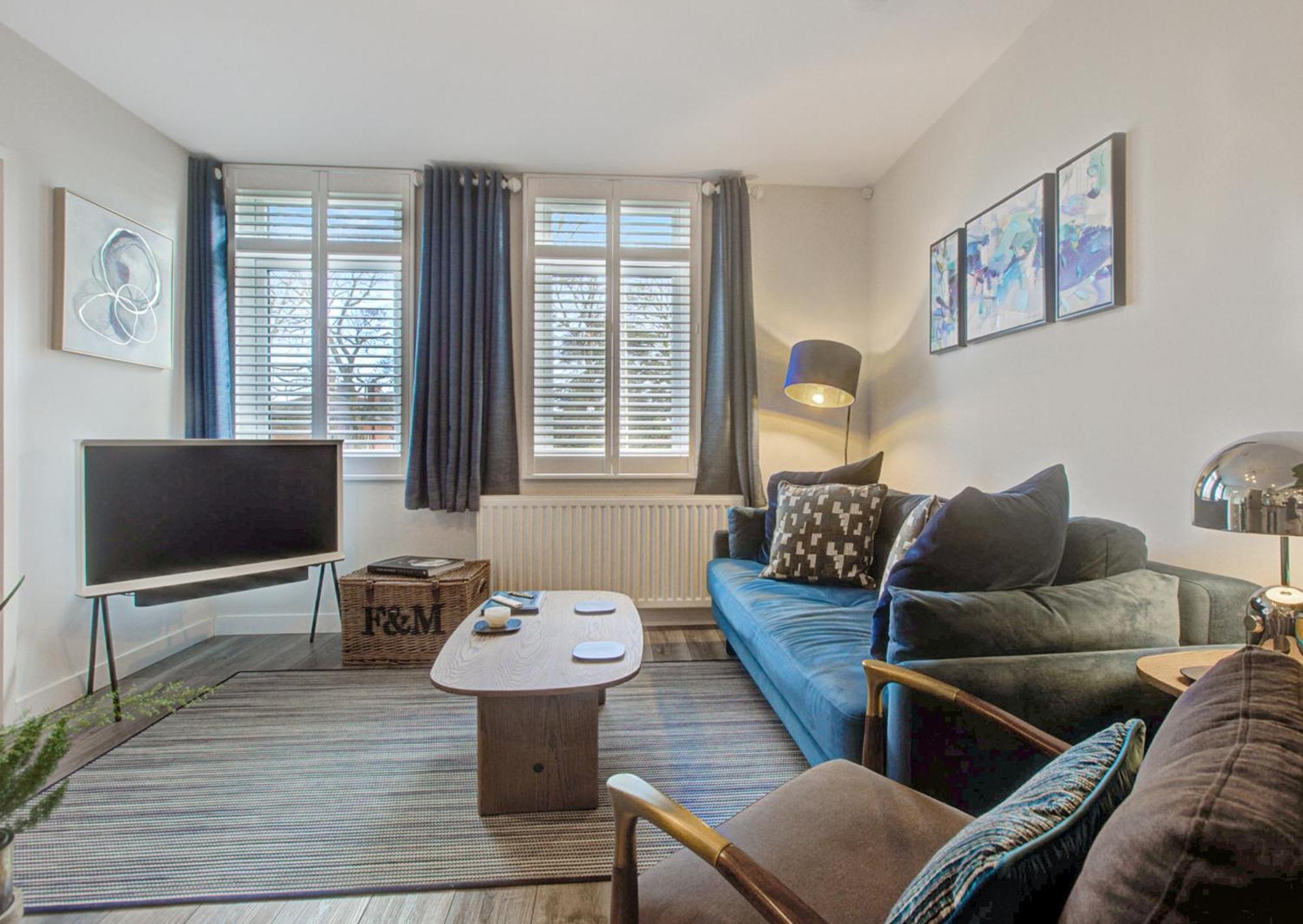 Stylish, Business Traveller Friendly Apartment, With Free Parking And Netflix Farnborough  Exterior photo