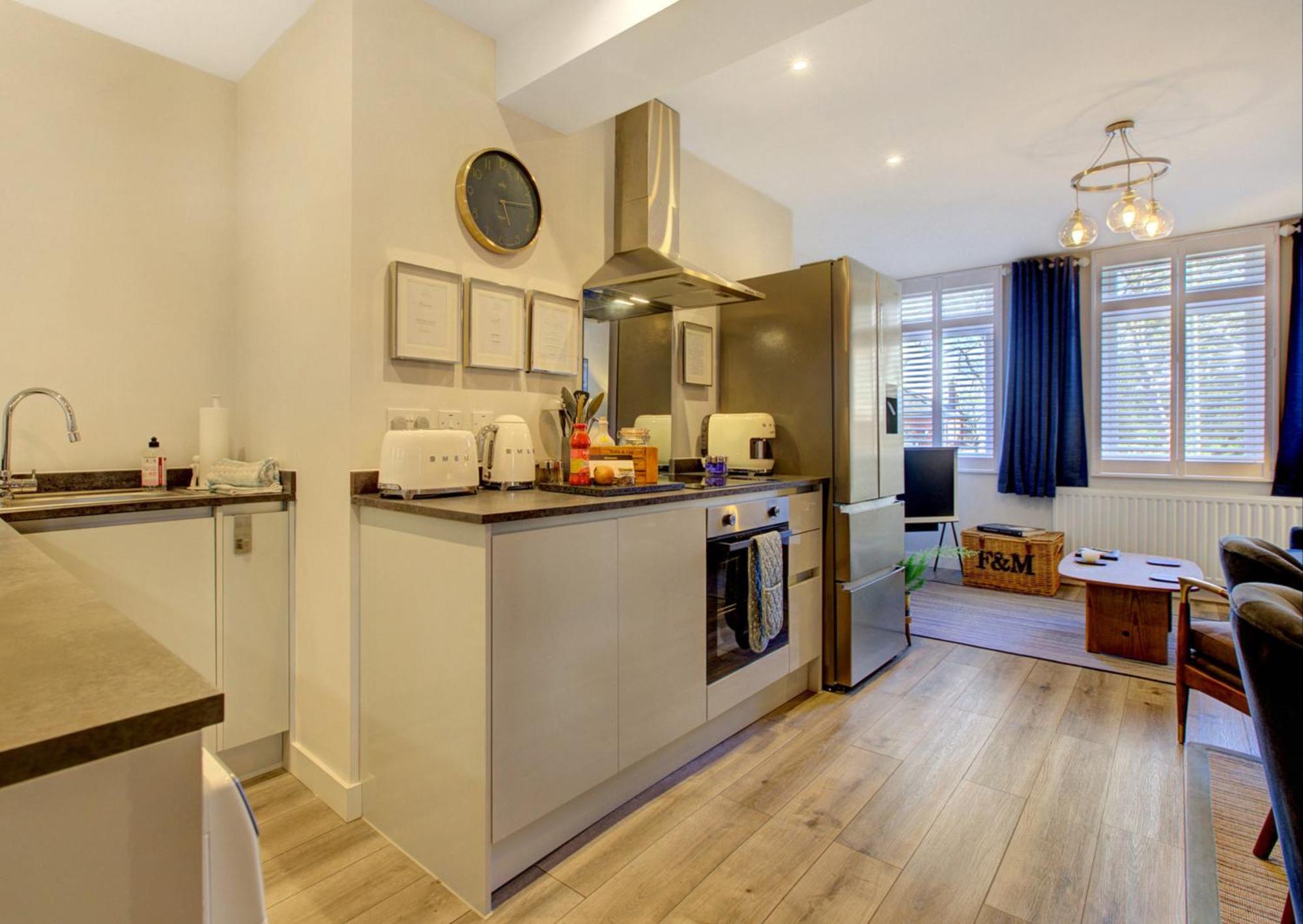 Stylish, Business Traveller Friendly Apartment, With Free Parking And Netflix Farnborough  Exterior photo