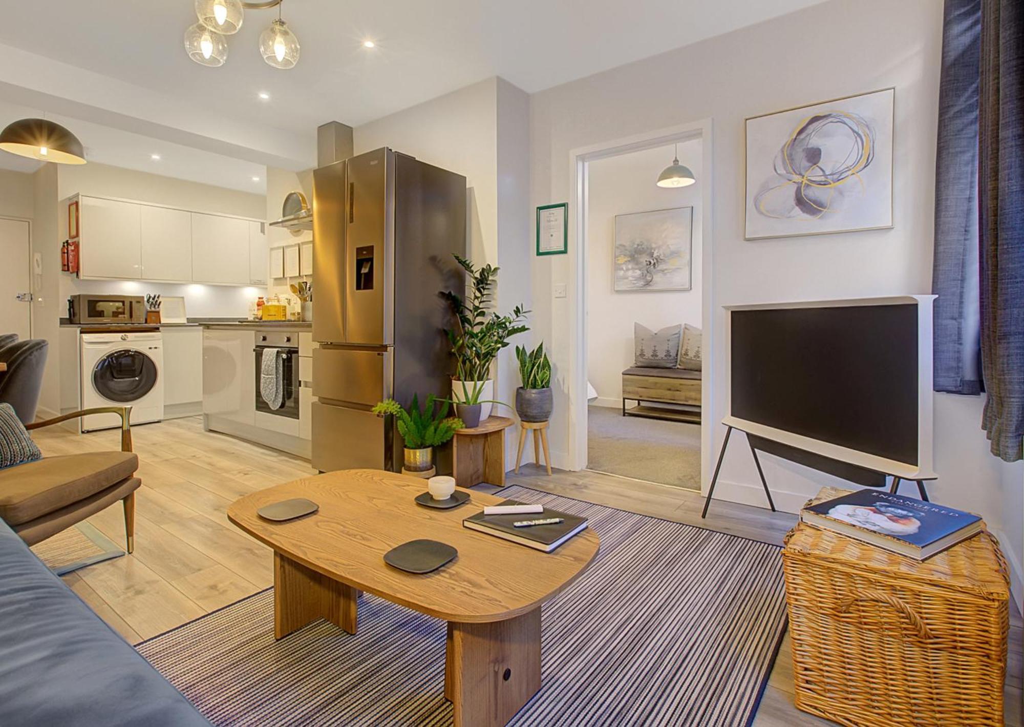 Stylish, Business Traveller Friendly Apartment, With Free Parking And Netflix Farnborough  Exterior photo